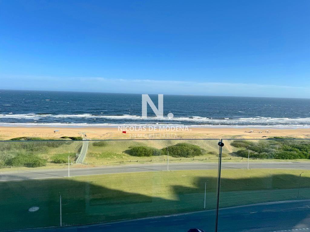 Vende apartamento con vista al mar de 3 en suite,