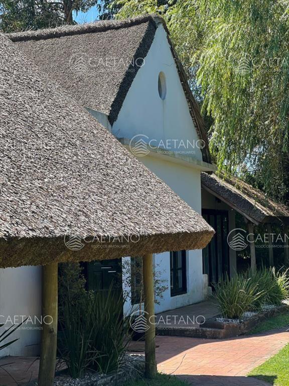 Amplia casa a la venta en Punta del Este de 6 dormitorios e