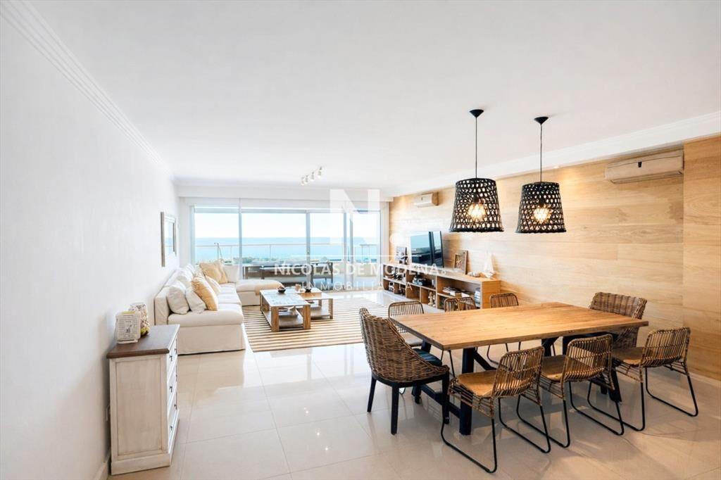 Apartamento de 3 dormitorios en venta en Playa
