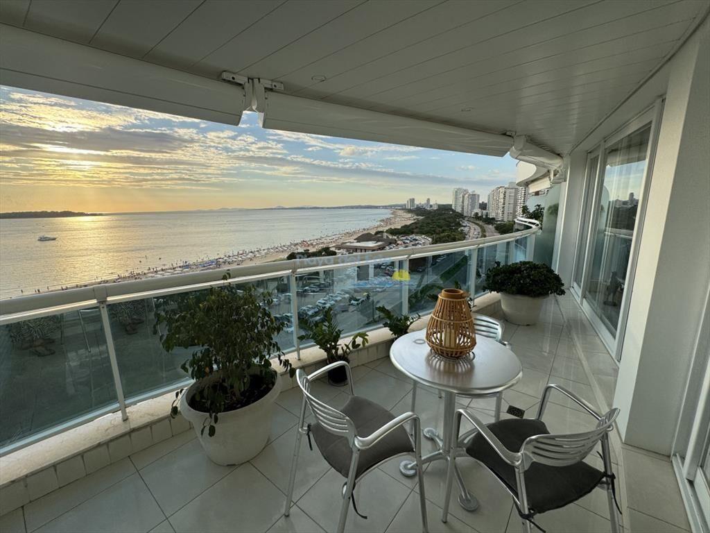 VENTA En primera línea frente al mar en playa 2