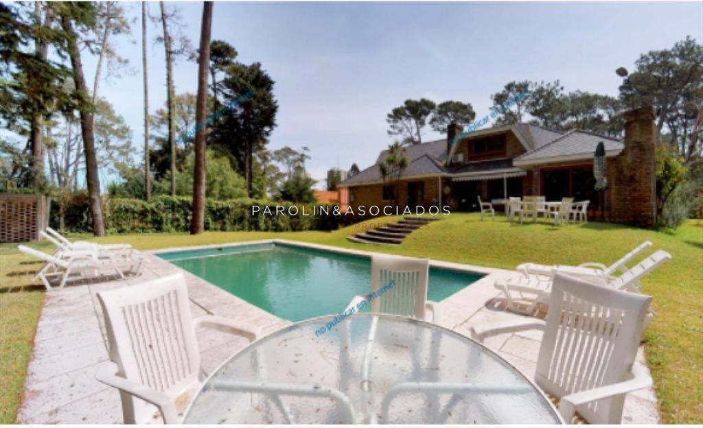 Hermosa casa en venta de 4 dormitorios en Lugano, Punta del