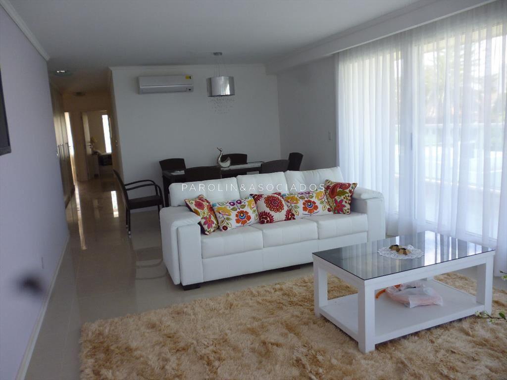 Apartamento en venta en Casino Tower, Punta del
