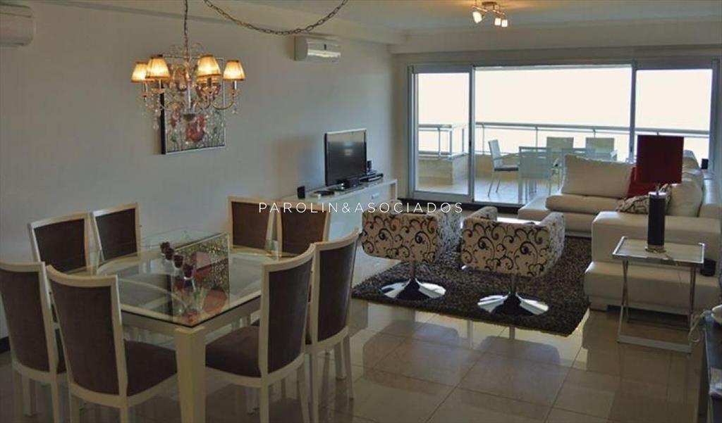 Apartamento en venta de 3 dormitorios en torre