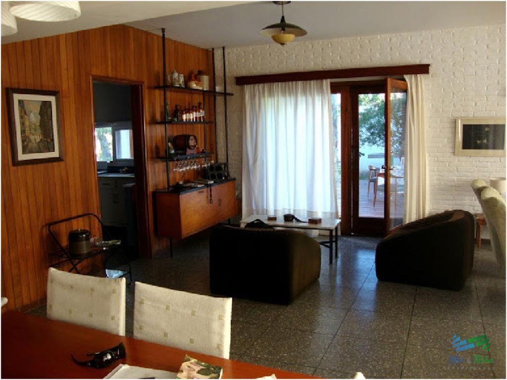Alquilo casa de 4 dormitorios por temporada eb la
