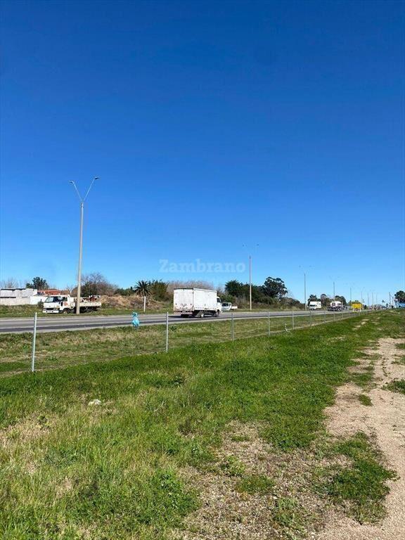 Terreno sobre ruta 102