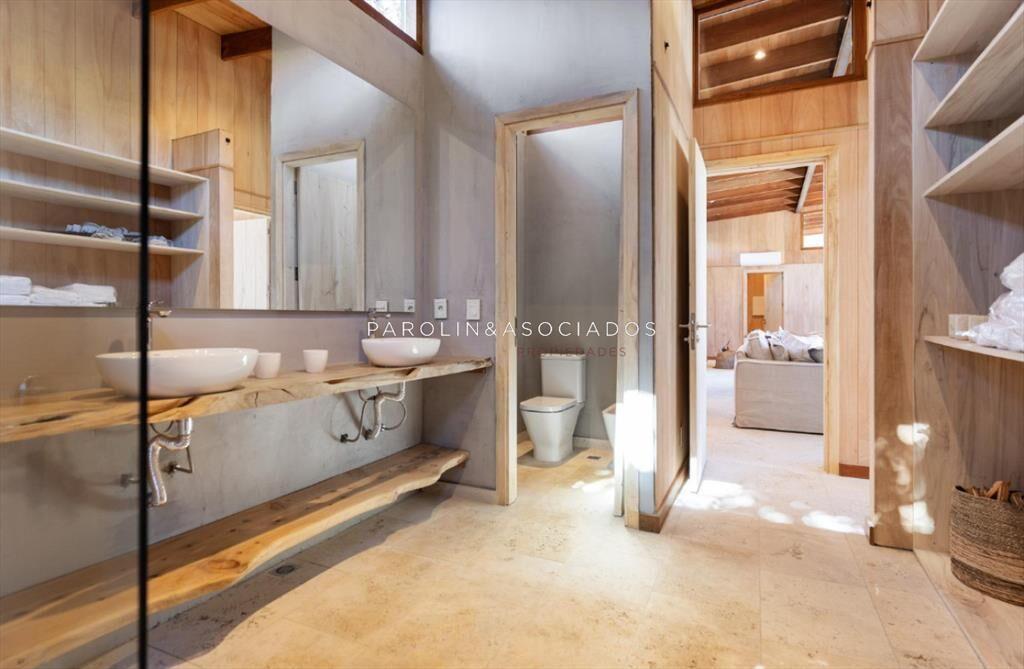 Casa en Venta de 5 Dormitorios en Laguna