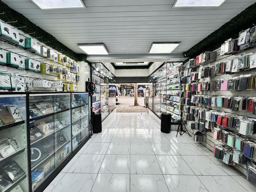 Local comercial en venta con renta sobre Av 8 de octubre