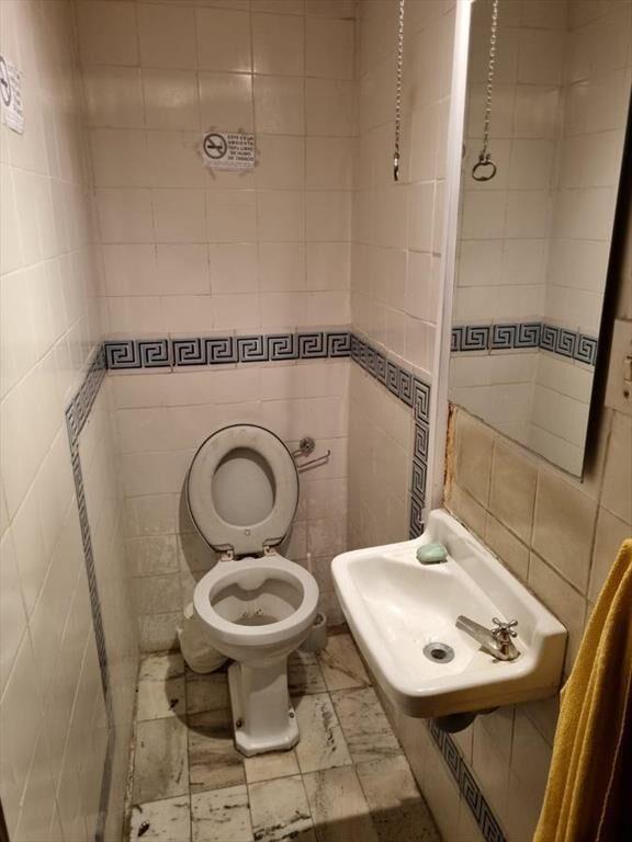 local - Peatonal Sarandi y Bartolome Mitre , 8 mts de frent