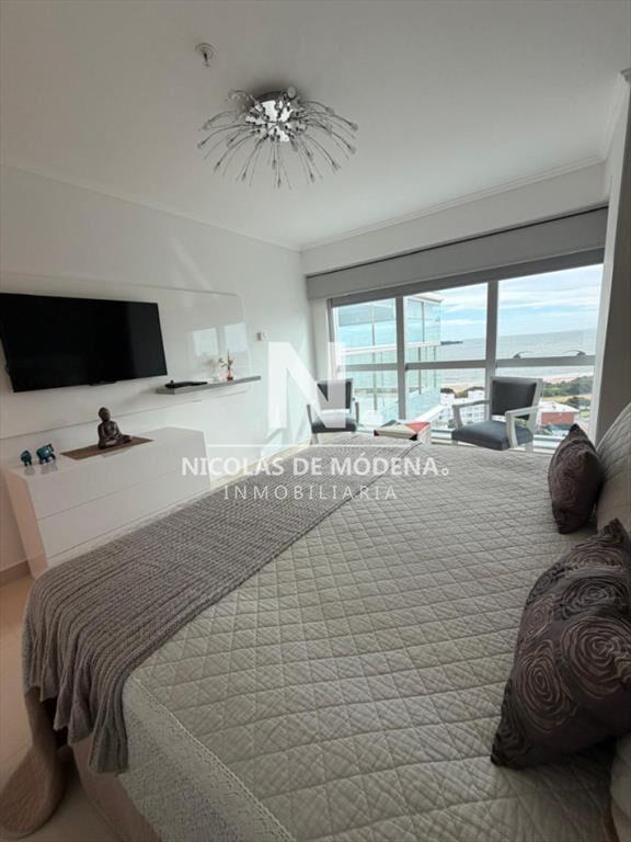 En venta casa 3 dormitorios en Playa Mansa, Punta