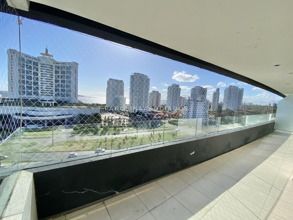 Venta de apartamento de 2 y medio en edificio Torre del Mar