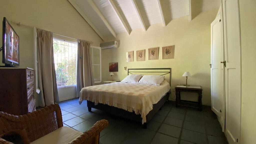 Casa en alquiler 4 Dorm + servicio y escritorio