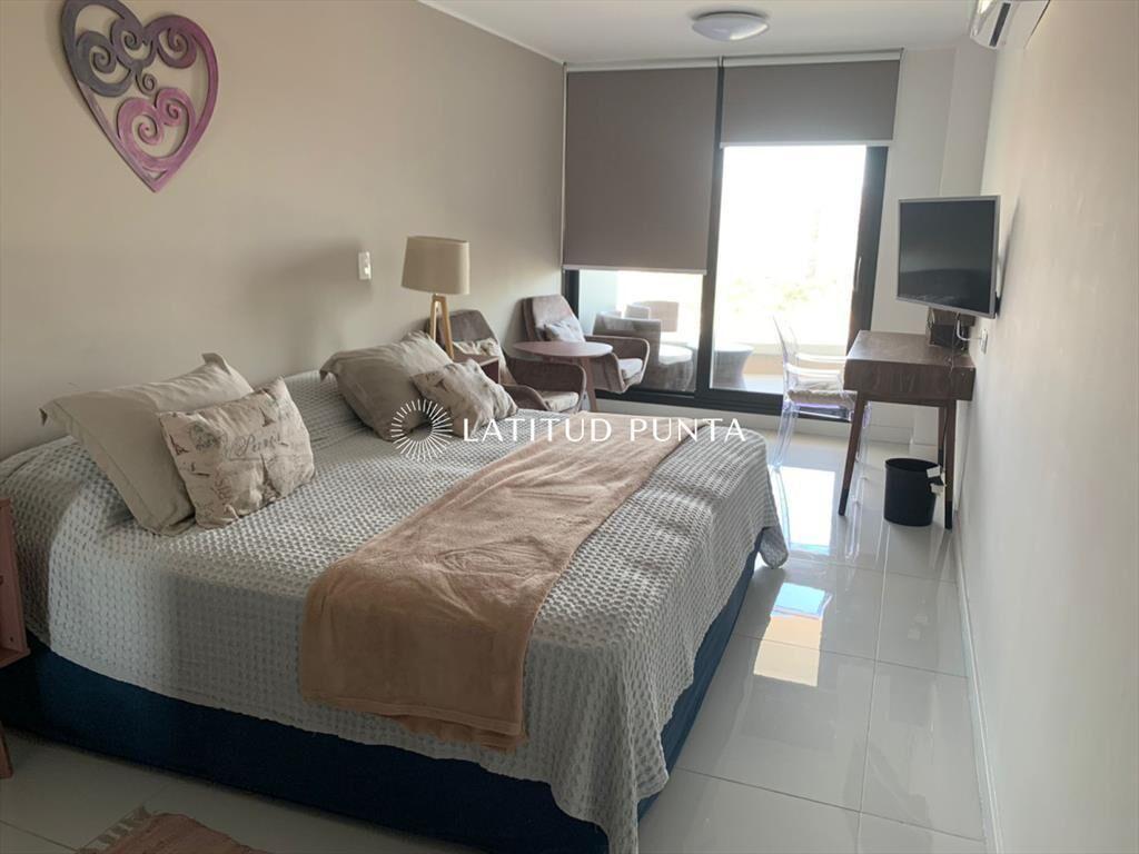 Apartamento de 3 dormitorios en Artower