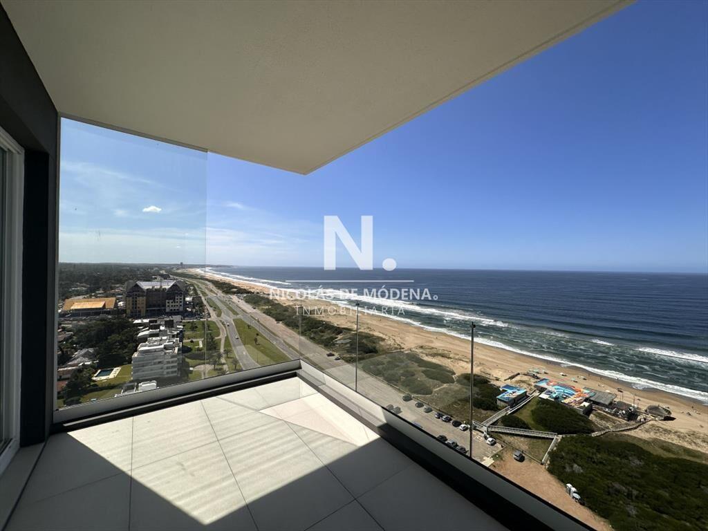 Vende apartamento de 4 dormitorios en Torre Le