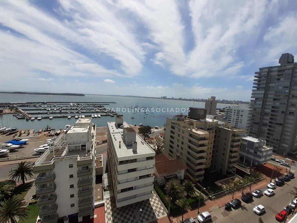 Inmejorable apartamento en venta en Bahía Palace, Punta de