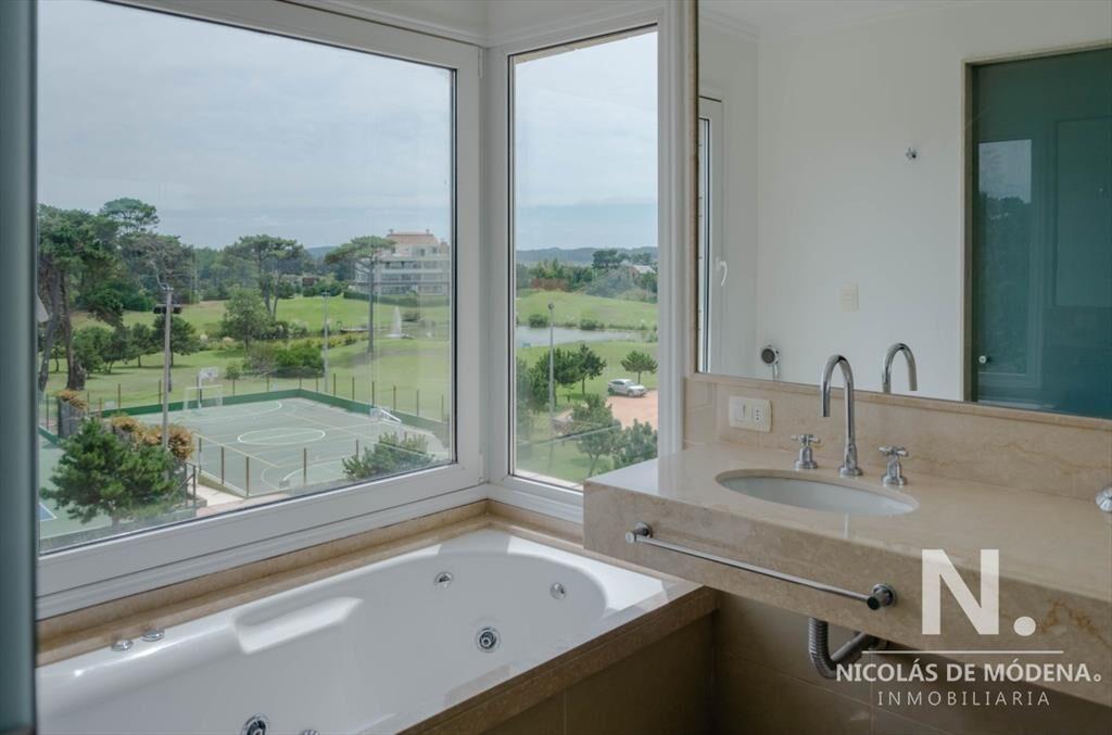 Excelente Penthouse de 4 Dormitorios Frente al Mar - Verama