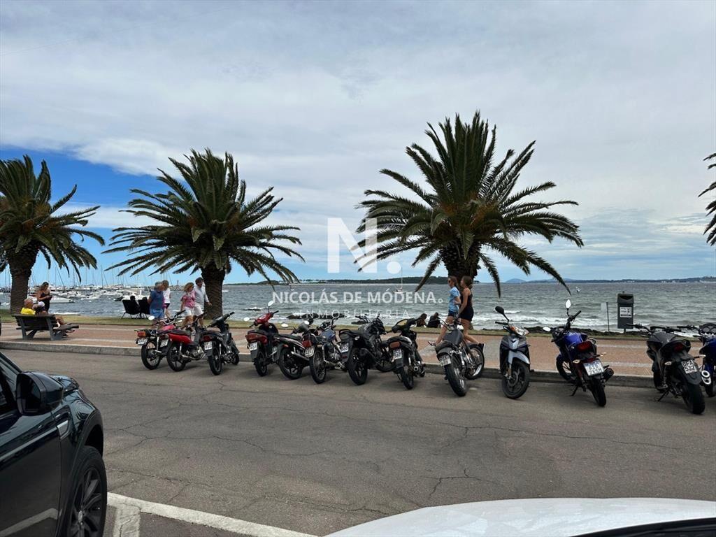 Casa de gran tamaÃ±o ubicada a pasos del Mar