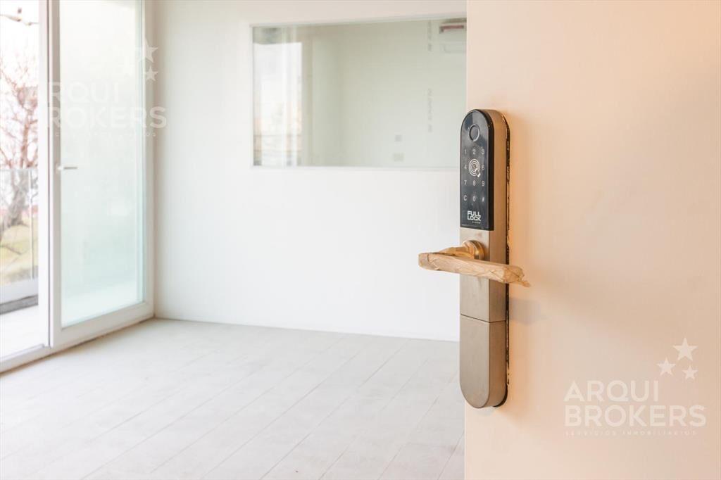 Apartamento de un dormitorio en venta en Puerto Buceo con