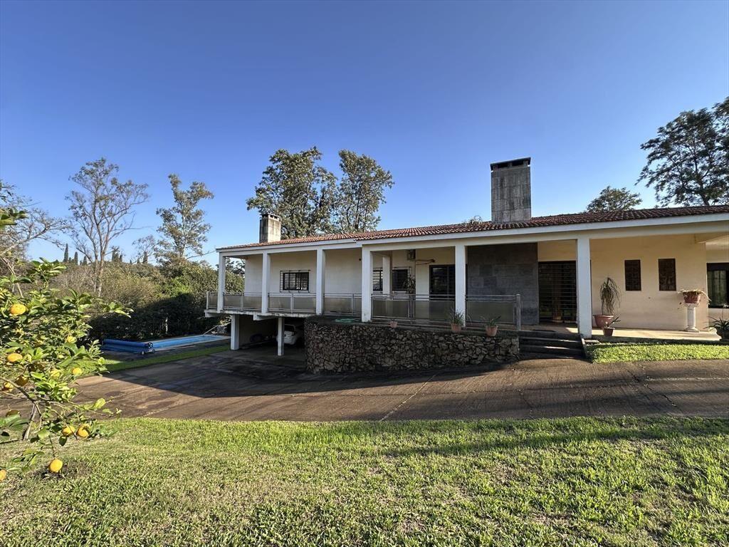 Casa con pileta, parrillero y 1.000 m² en Salto