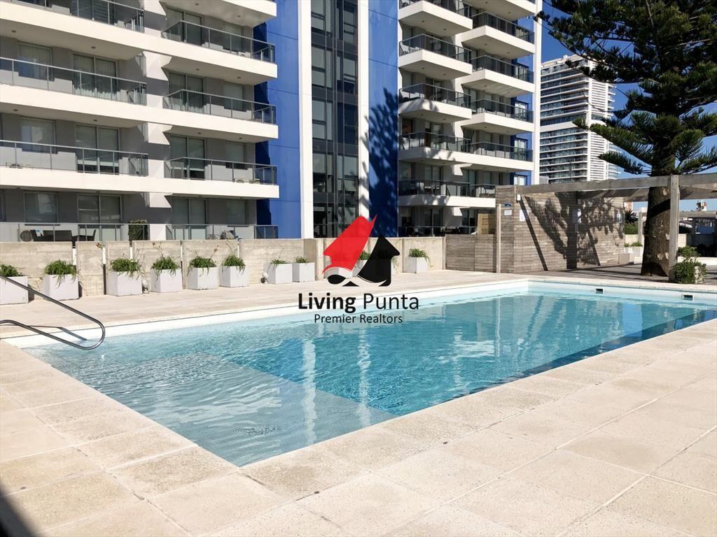 Tus mejores vacaciones a pasos del mar, The Forest Tower, P