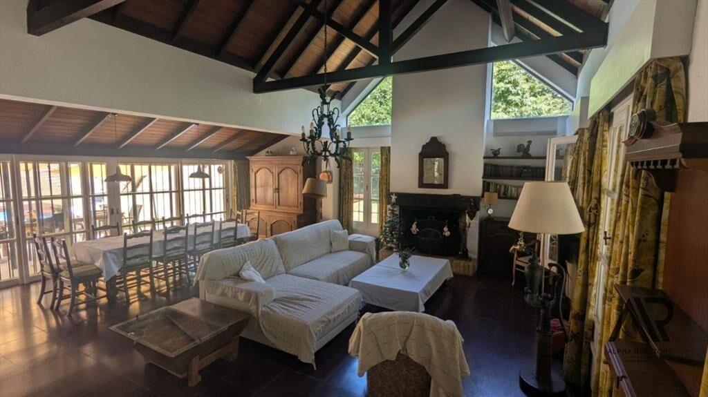 Casa en alquiler anual de 4 dormitorios en suite con pis...