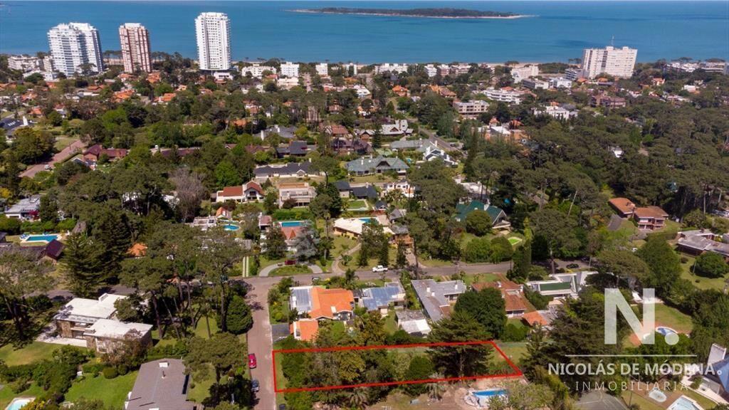 TERRENO EN PLAYA MANSA 1045M2 A POCAS CUADRAS DEL MAR