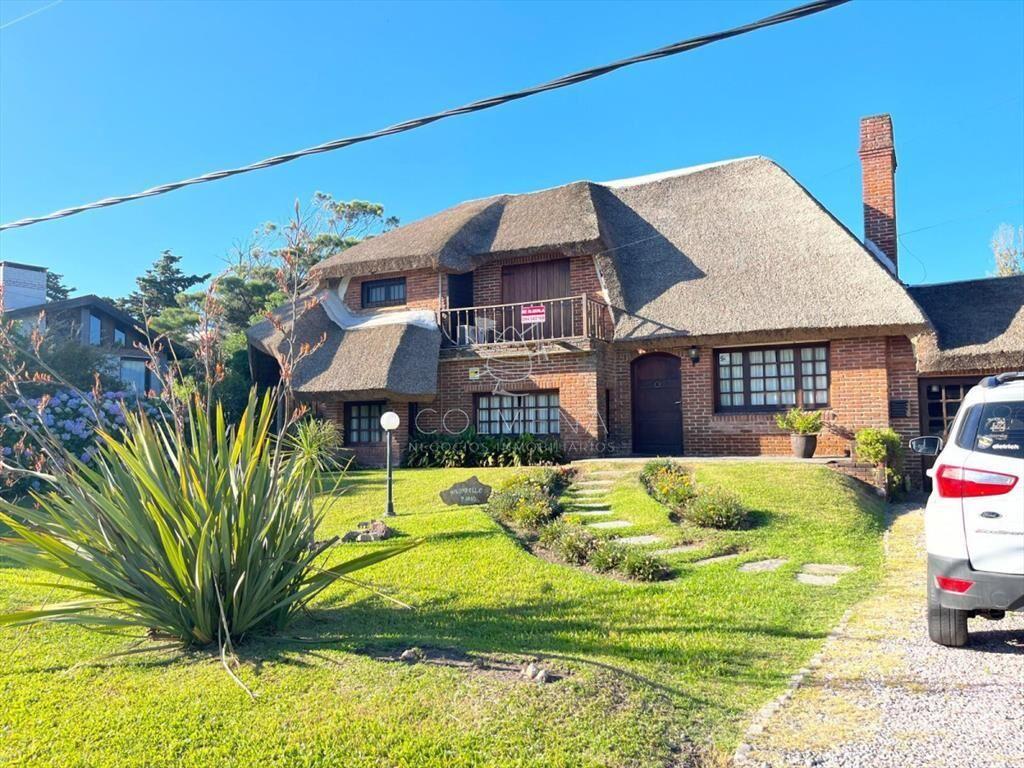 Venta de casa de 4 dormitorios en Pinares