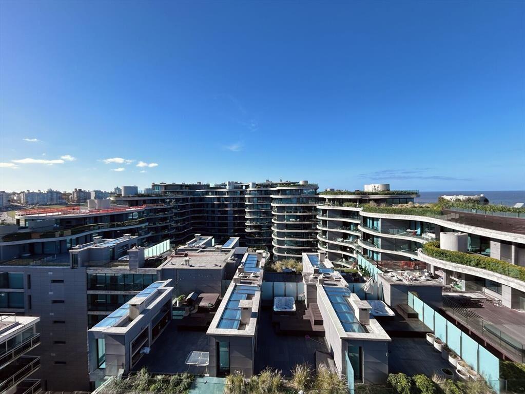 Venta apartamento 1 dormitorio en piso alto con garage a es