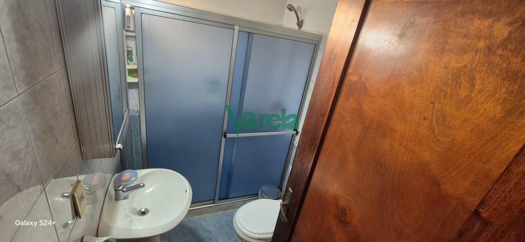 2 Apartamentos y 2 locales comerciales en