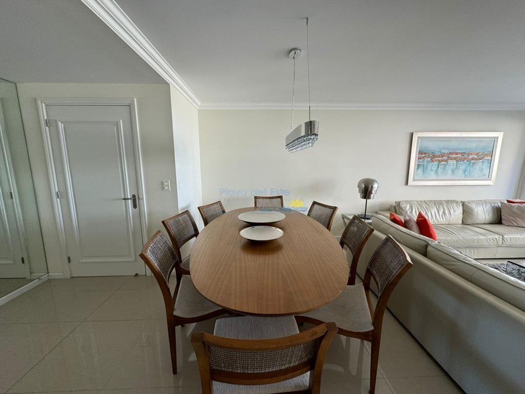 Apartamento en Venta de 3 dormitorios en Punta ,