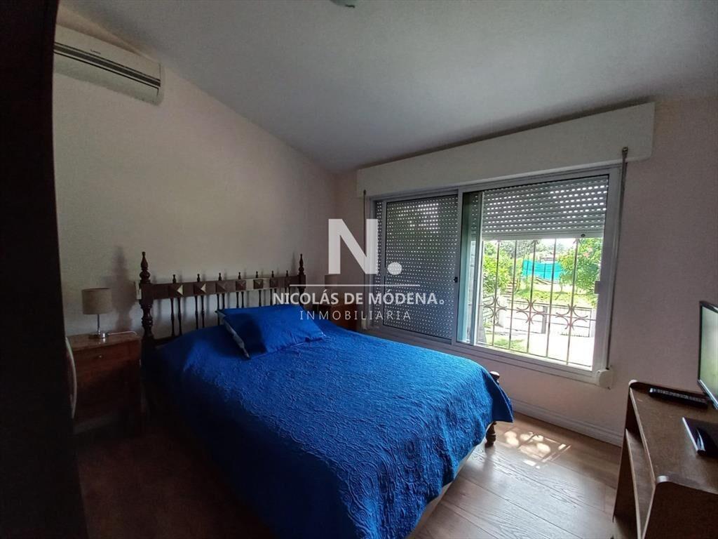Vende casa de 3 dormitorios totalmente reformada.