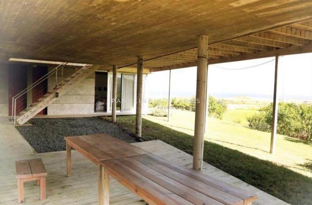 Casa en venta de 4 dormitorios en Manantiales.