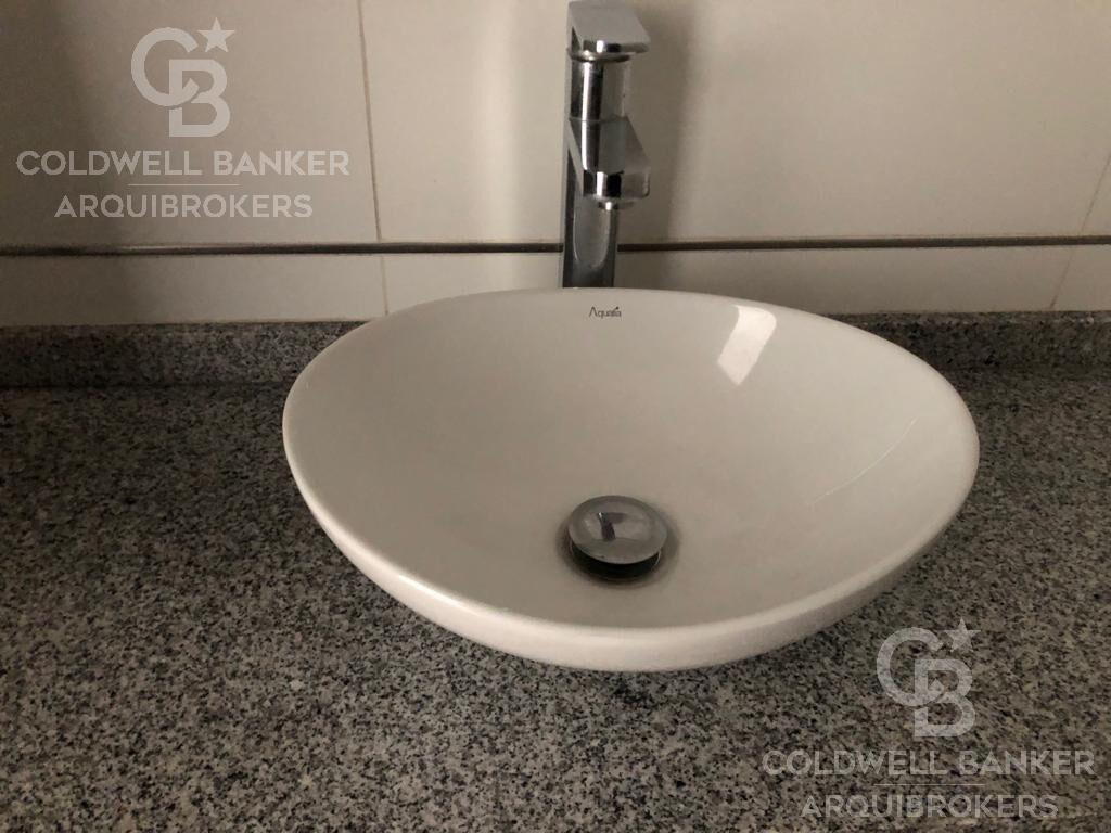 Venta oficina con renta en Pocitos Nuevo - 305