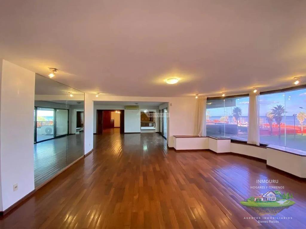 Apartamento en Venta de 5 Dormitorios en Rambla de Punta Ca