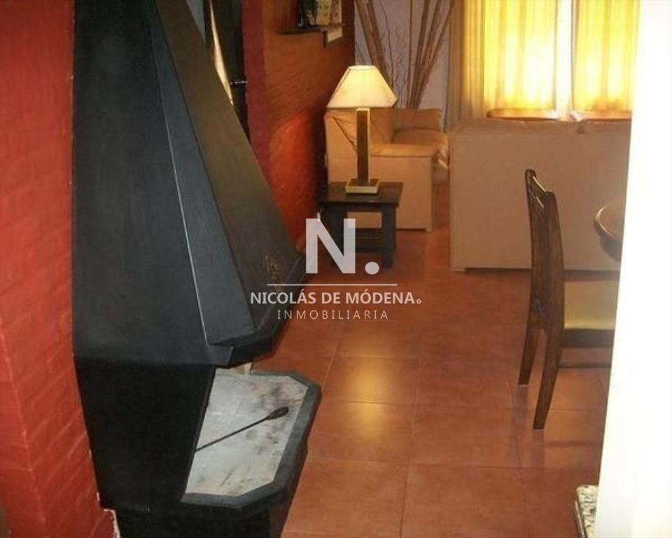 Casa en venta, a pocos metros del mar.