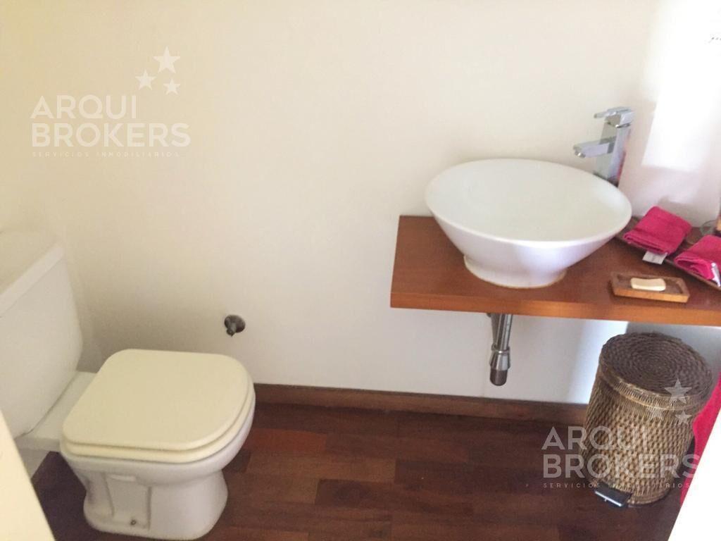 Apartamento de 3 dormitorios y servicio con patio , en Carr
