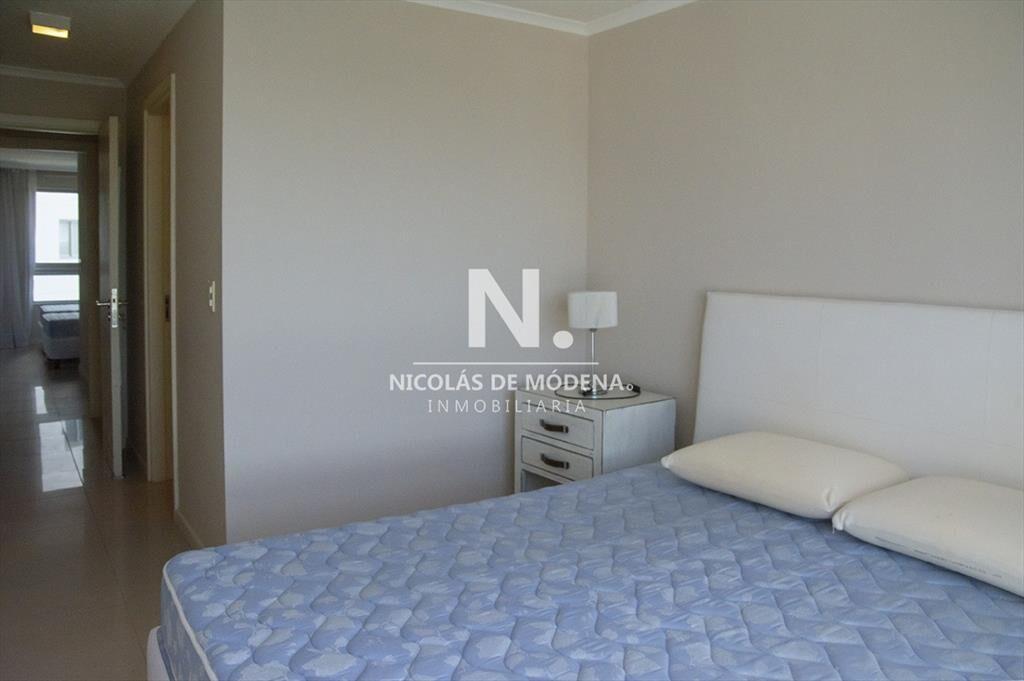 Venta de amplio apartamento de 3 dormitorios y de