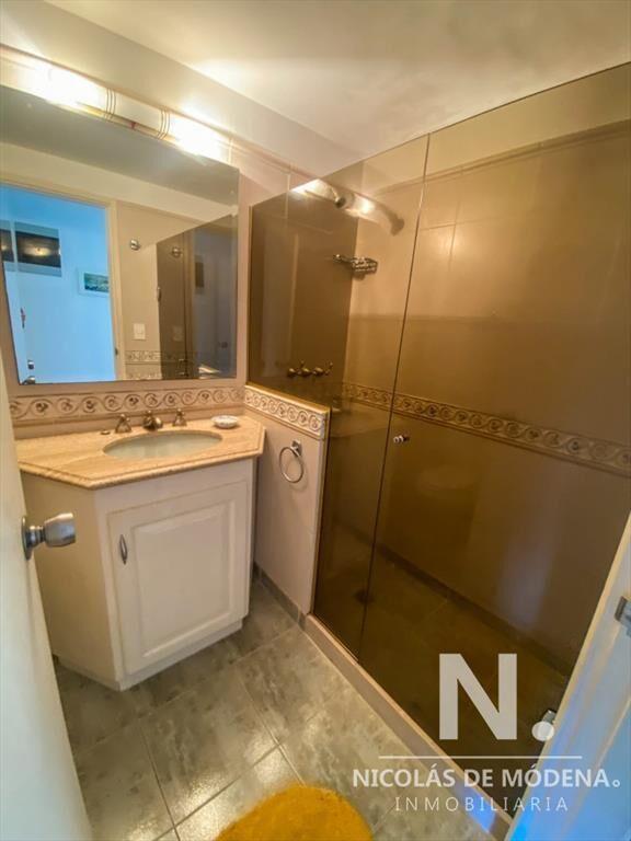 Se vende apartamento en Primera linea playa mansa 2 dormito