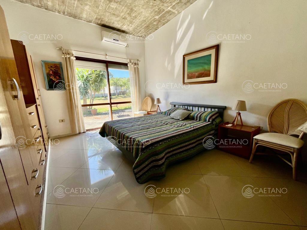 VENTA DE CASA EN PUNTA BALLENA-CLUB DEL LAGO