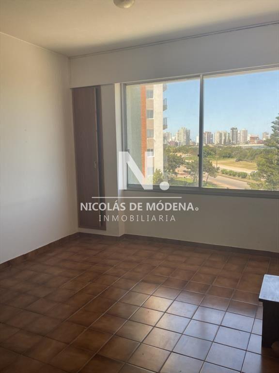 Departamento de 2 dormitorios en venta frente a