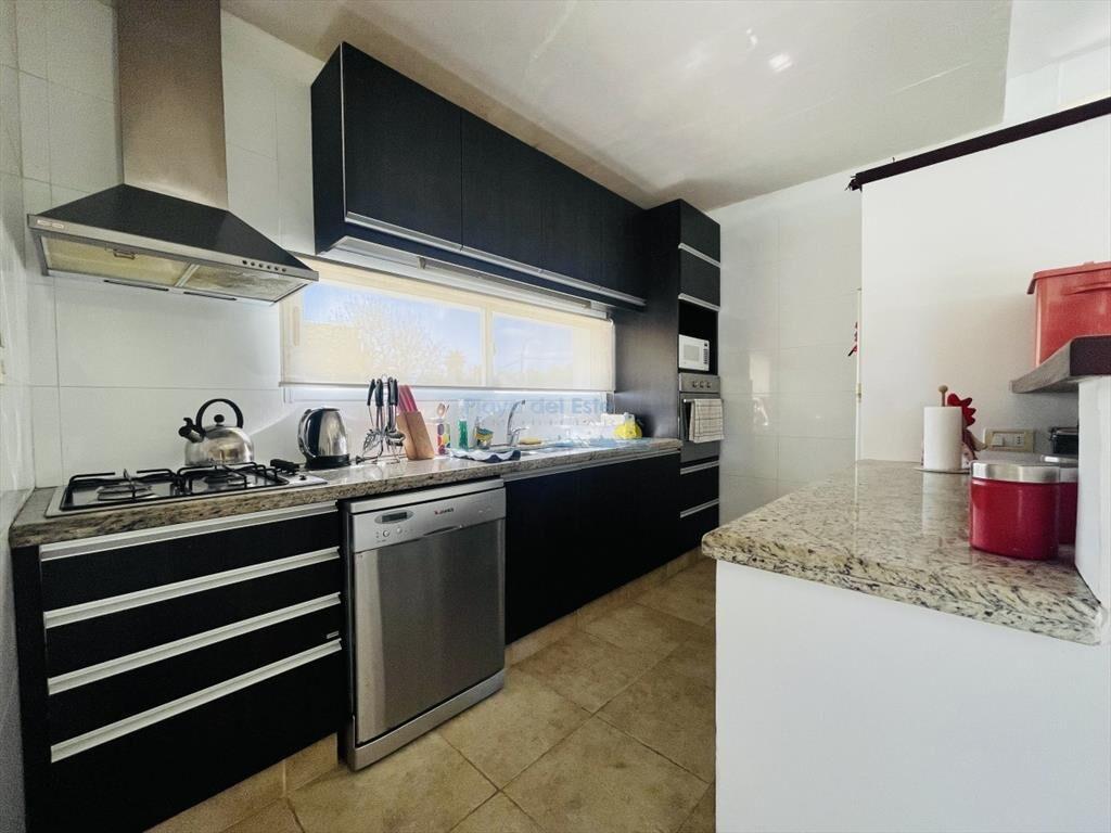 Muy Buena Casa de 5 Dormitorios y Piscina en del