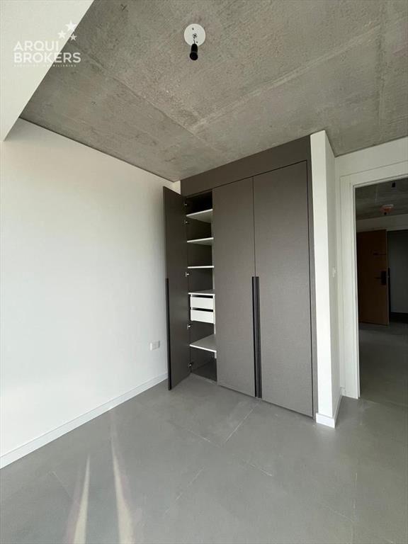 Apartamento de tres dormitorios en venta en Parque Roosevel