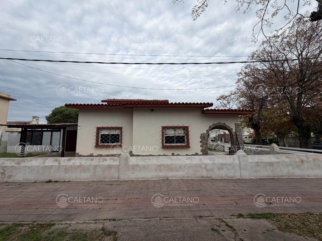 Excelente casa de construcción tradicional en