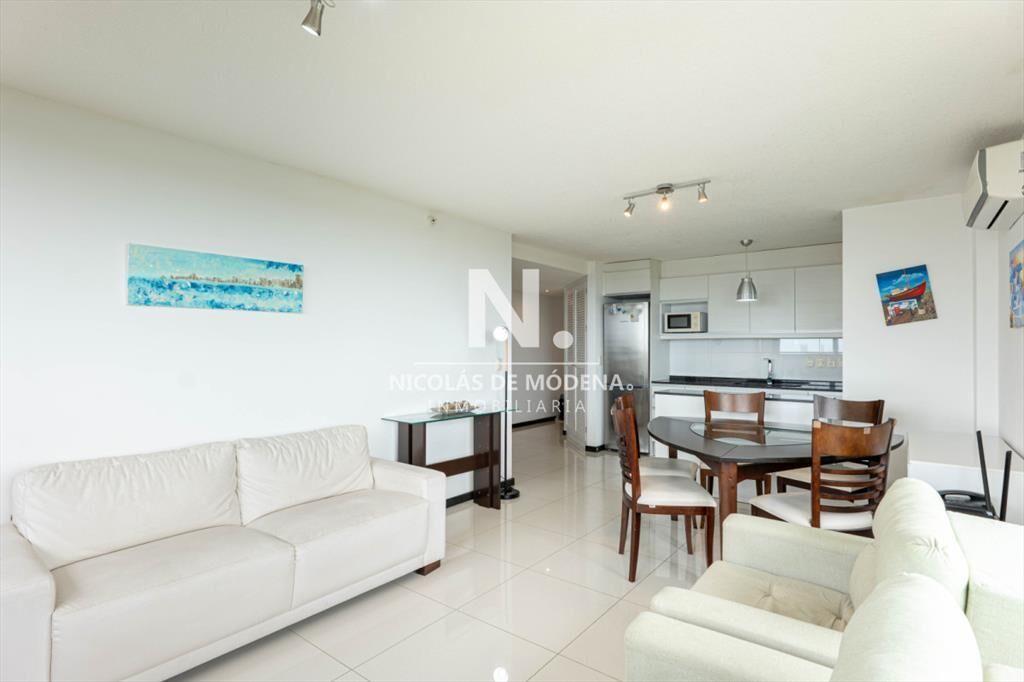 Apartamento en Venta, 2 Dormitorios - Punta del