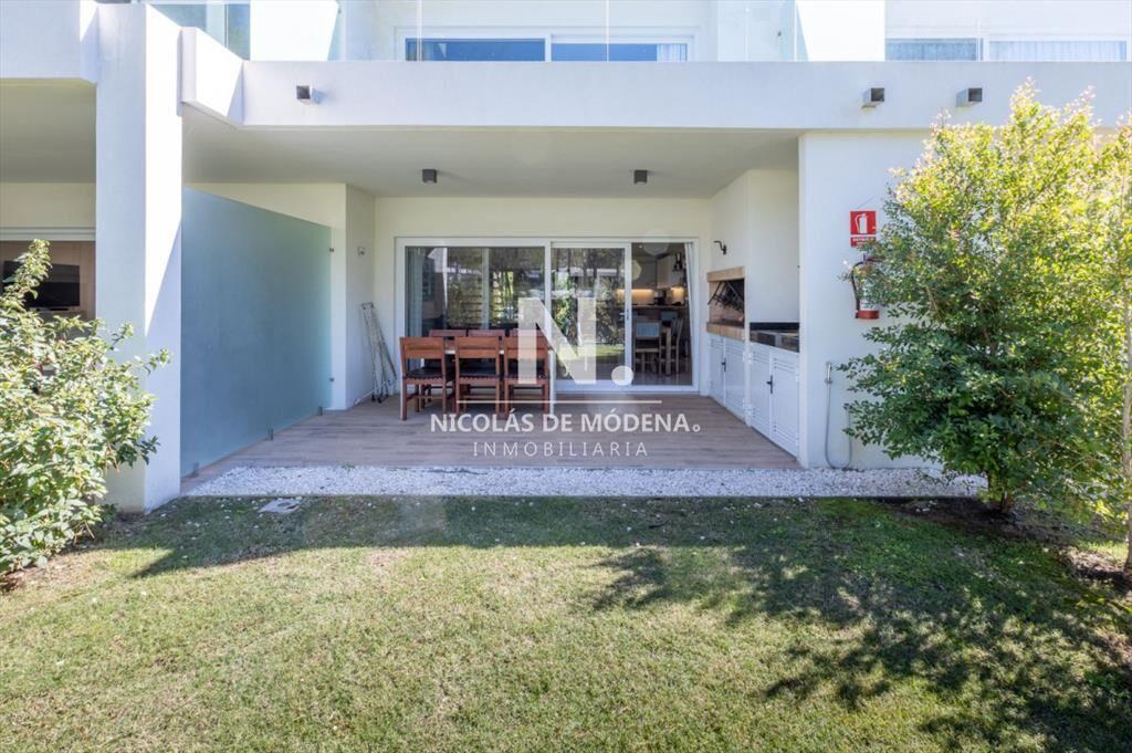 En venta apartamento en Punta Ballena de 4 en