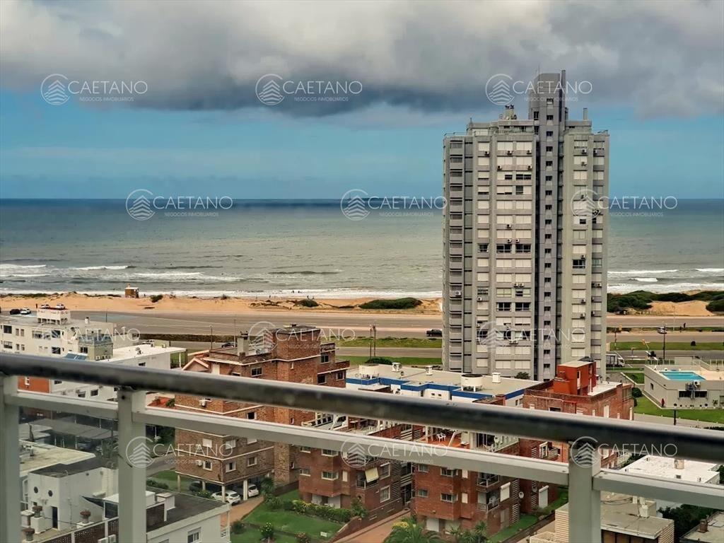 Venta apartamento 3 dormitorios piso alto Punta