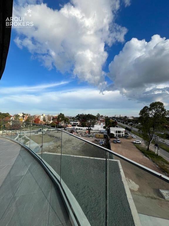 Apartamento de tres dormitorios en alquiler en Parque Roose