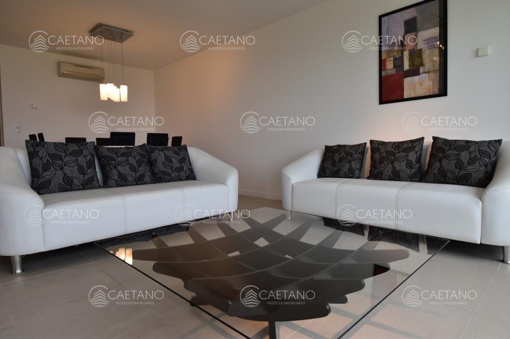 Le Parc Punta del Este en Alquiler tres dormitorios