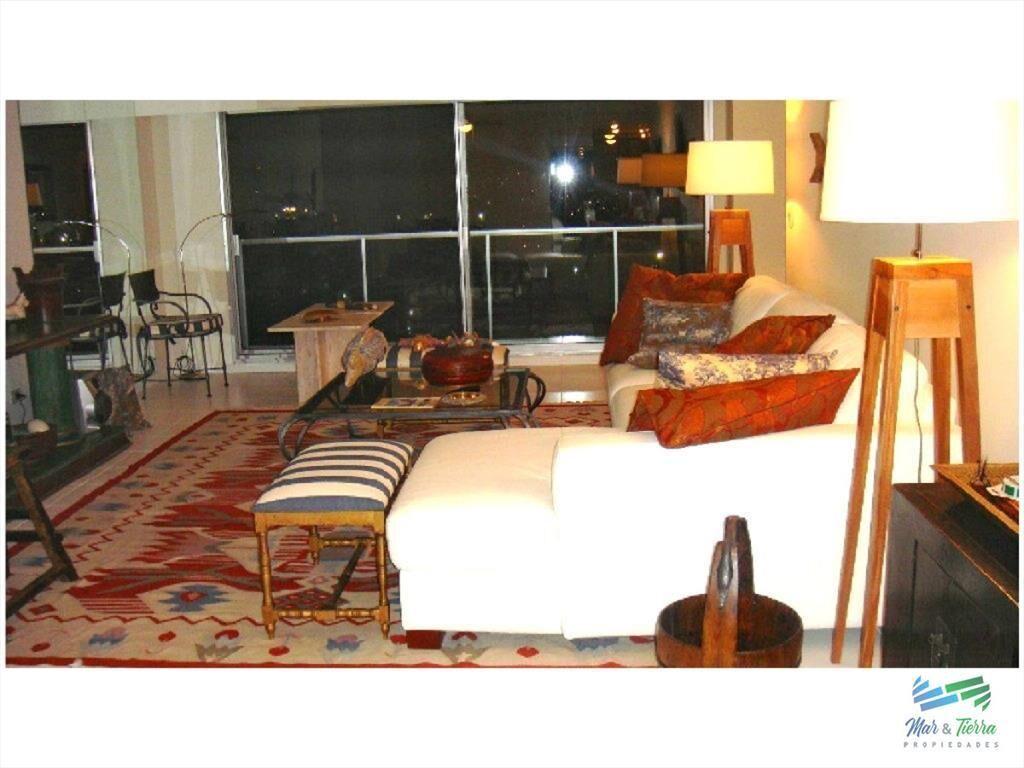 Apartamento en Brava, 3 dormitorios *