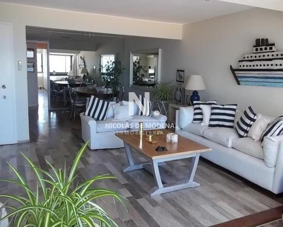Departamento en piso alto, Punta del Este