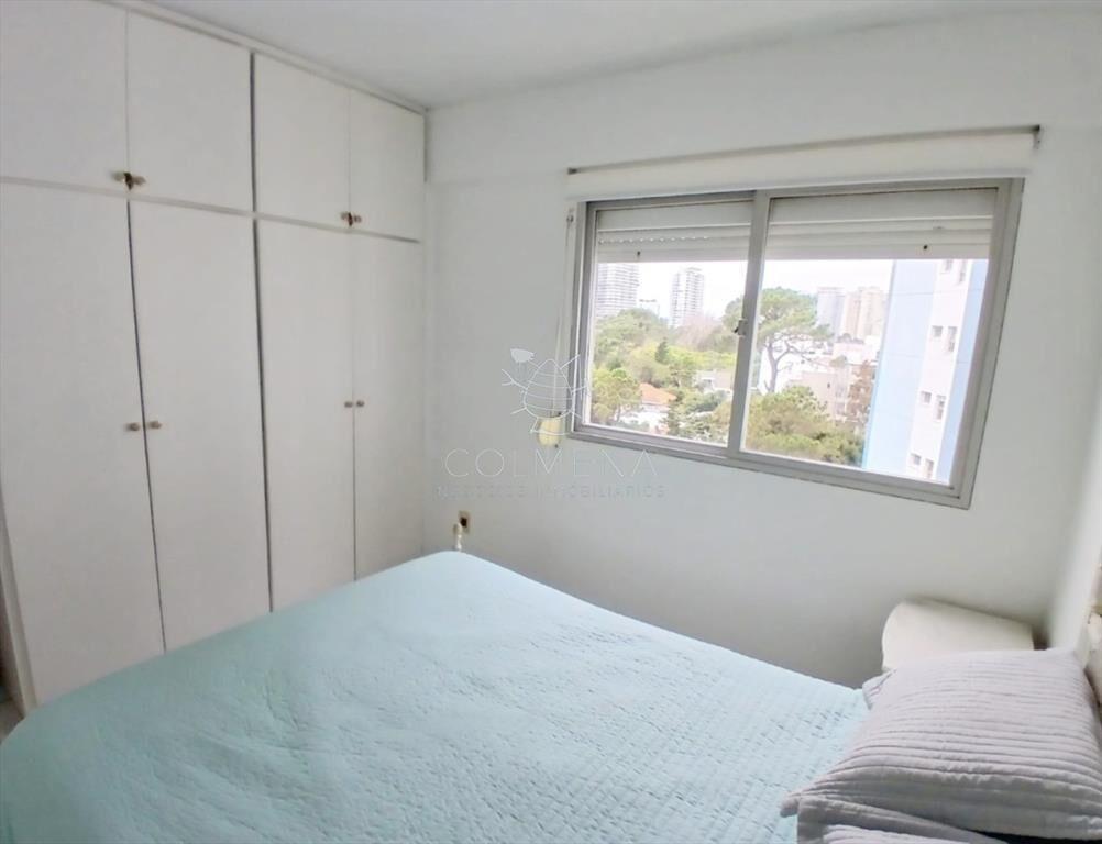 Apartamento 2 dormitorios, 2 baños , Balcón y cochera en